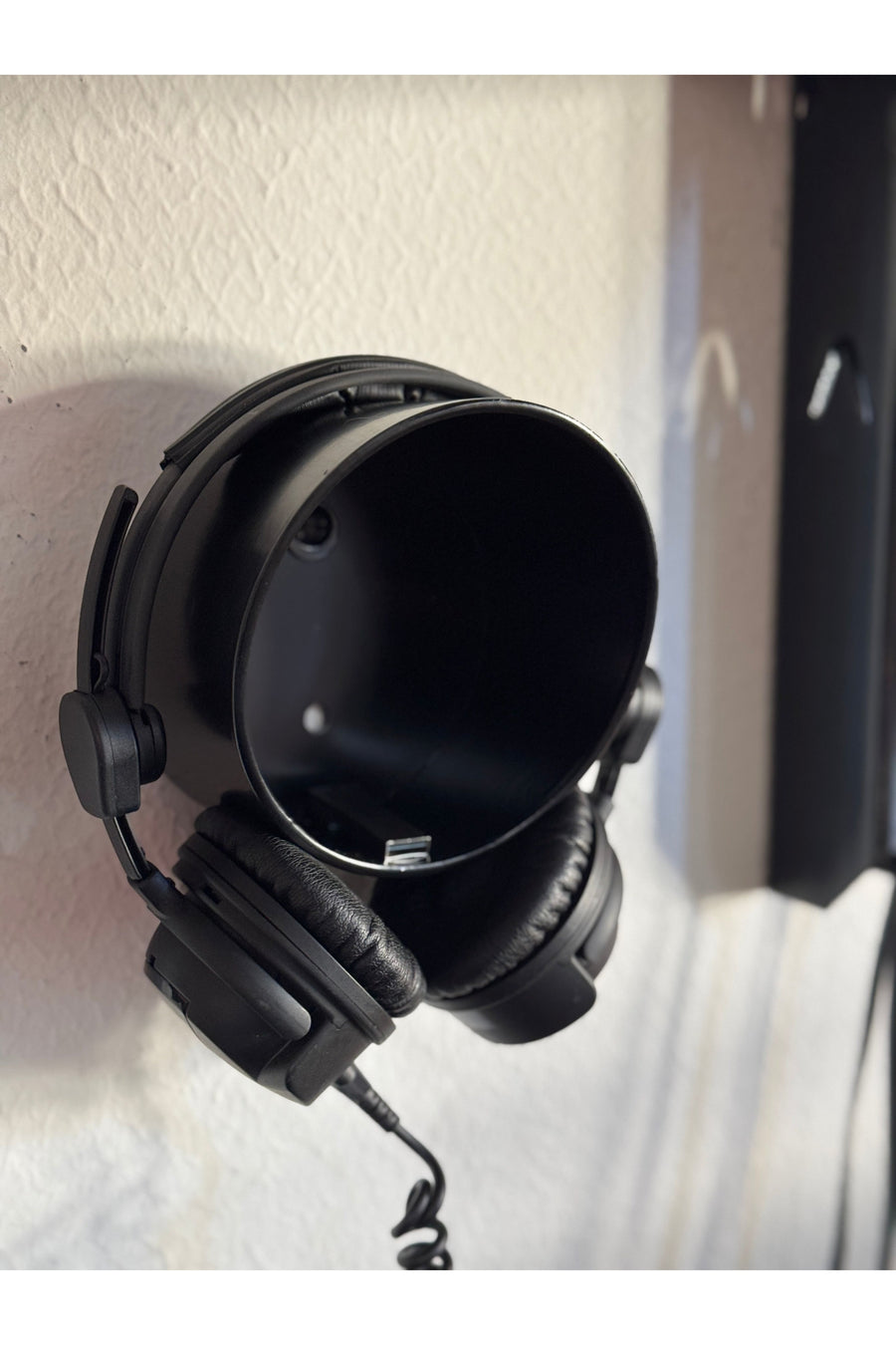 Igloo Floating Headphone Rack