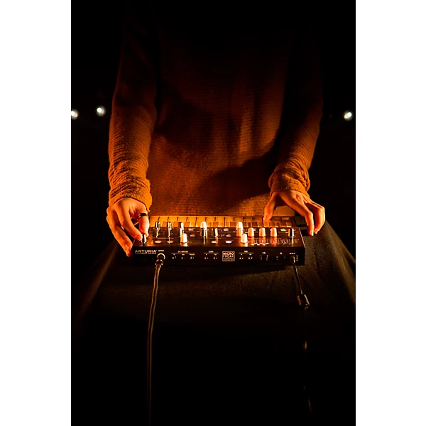 Arturia MICROFREAK Hybrid digital analog programmable synthesizer, polyphonic aftertouch