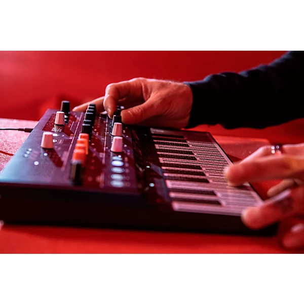 Arturia MICROFREAK Hybrid digital analog programmable synthesizer, polyphonic aftertouch