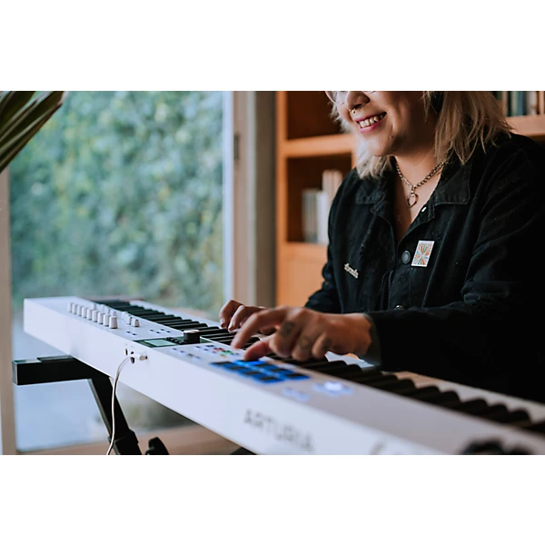 ARTURIA KEYLAB 88 ESSENTIAL (Includes Analog Lab, UVI Grand Piano, Ableton Lite)