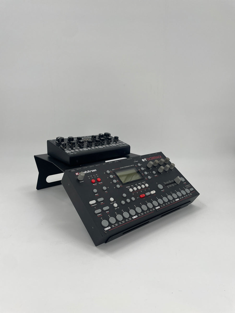 Sinewave 2-Level Angled Synthesizer Stand